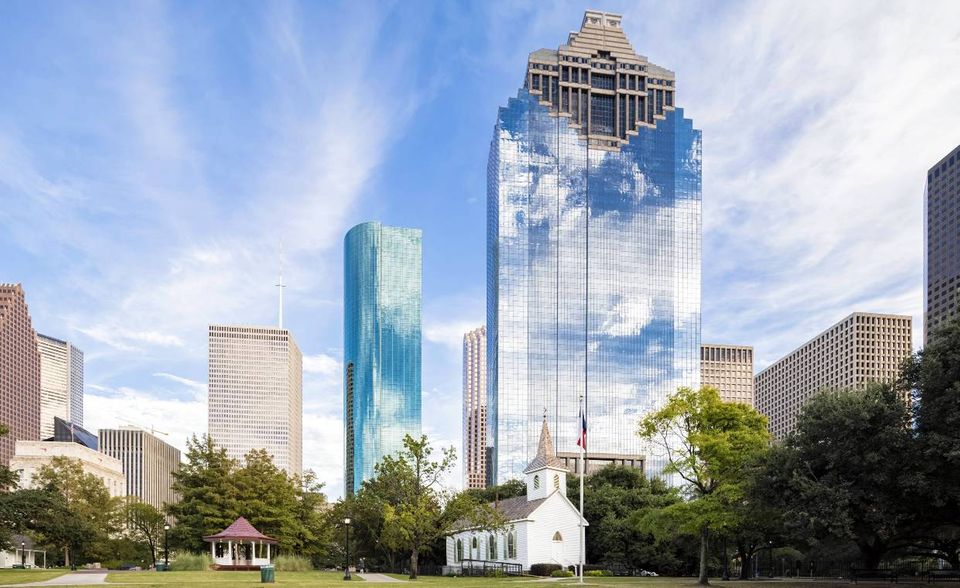 #2 Aufsteiger: Houston Die Spitze der Aufsteiger-Charts ist jedoch standesgemäß den USA vorbehalten. Aus ihnen stammten sieben der zehn Städte, die ihre Lebensqualität nach Ansicht der Analysten zuletzt am stärksten gesteigert haben. Houston verbesserte sich im Index um 7,8 auf 84,0 Punkte. Es schoss damit von Rang 62 auf Platz 31 empor.