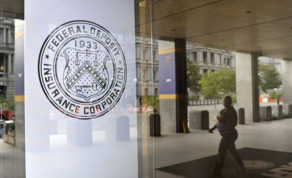 Die Federal Deposit Insurance Corporation kam im Ranking des Sovereign Wealth Fund Institute auf Platz zehn der weltweit größten Unternehmen im Staatsbesitz. Das Gesamtvermögen wurde mit 118,7 Mrd. US-Dollar angegeben. Die Federal Deposit Insurance Corporation ist ein Einlagensicherungsfonds der Vereinigten Staaten. Er wurde 1933 ins Leben gerufen und sollte nach der Weltwirtschaftskrise das Vertrauen in die Banken wiederherstellen. Die FDIC sprang auch im Zuge der Finanzkrise 2008 ein, aber dazu später mehr.