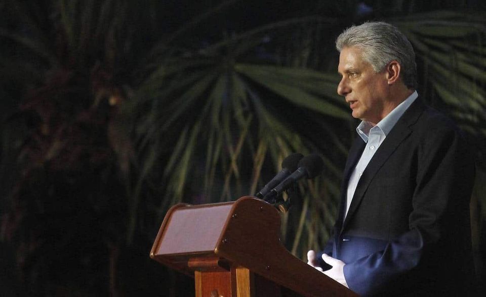 Unter der neuen politischen Führung in Kuba hat sich nach Sicht von „Reporter ohne Grenzen“ nichts an der Unterdrückung der Pressefreiheit geändert. Miguel Díaz-Canel, seit Oktober 2019 Staatspräsident, setze die Null-Toleranz-Politik der Castro-Familie gegenüber unabhängigen Medien fort. Der Protegé von Raúl Castro übe mit seiner Regierung eine fast totale Nachrichtenkontrolle aus, kritisierte die Organisation: „Private Presse ist laut Verfassung verboten. Willkürliche Verhaftungen und Freiheitsstrafen, Androhung von Gefängnis, Verfolgung und Psychoterror, gesetzeswidrige Hausdurchsuchungen, Beschlagnahmungen und Vernichtung journalistischer Unterlagen gehören zum Alltag aller Medienschaffenden, die nicht der offiziellen Linie folgen.“ Durch die Ausbreitung des Internets seien zwar vereinzelt Freiräume entstanden. Allerdings stünde auch der digitale Raum größtenteils unter staatlicher Kontrolle. Journalisten oder Blogger würden sich hier ebenfalls in Gefahr begeben.