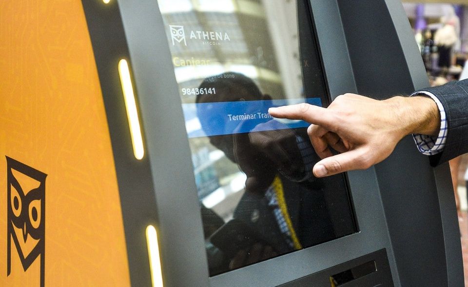 An diesem Automaten in San Salvador kann seit dem 7. September Bitcoin gegen Bargeld getauscht werden