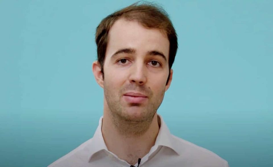 Die bislang größte Parteispende des Jahres für die CDU gab es laut den Bundestags-Angaben im Juni 2021. Christoph Alexander Kahl aus Köln überwies eine halbe Million Euro. Er ist geschäftsführender Gesellschafter der Jamestown US-Immobilien GmbH und spendet häufiger große Summen an die Christdemokraten. Bei 500.000 Euro war 2021 für die Grünen hingegen noch lange nicht Schluss. Eine halbe Million Euro kam im Februar von Antonis Schwarz (Foto), dem Erben des Pharmakonzerns Schwarz. „Mit seinem Multi-Millionen-Erbe will Schwarz die Welt verändern und für mehr Gleichheit sorgen“, berichtete der Bayerische Rundfunk über ein Interview mit dem Mäzen.