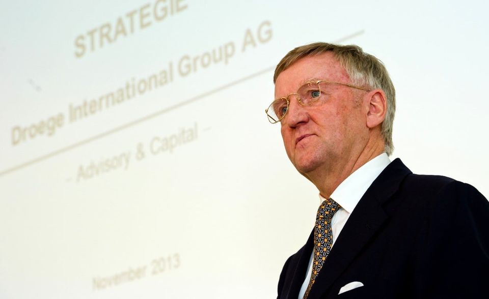 300.000 Euro gingen im Juli 2021 an die CDU. Spender war die Droege Group, ein führendes Beratungs- und Investmentunternehmen aus Düsseldorf. Die Firmengründer Walter Droege und Hedda im Brahm-Droege wurden 2021 von „Forbes“ auf der Liste der Dollar-Milliardäre weltweit auf Platz 722 beziehungsweise Platz 2524 geführt.