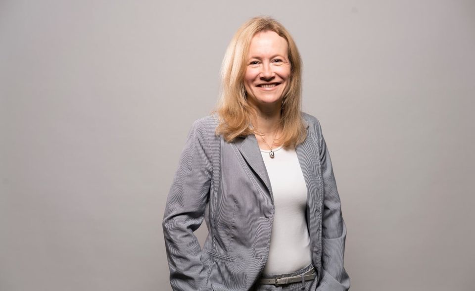 Christiane Büring, Indeed.com Christiane Büring ist seit über 20 Jahren in der Medienbranche als Marketing-Spezialistin tätig. Sie hat bereits in Deutschland, der Schweiz, Frankreich und Spanien gearbeitet. Bei Indeed ist sie zusammen mit ihrem Team für sämtliche B2C- und B2B-Kampagnen verantwortlich, wozu unter anderem die Indeed-Ingrid-Kampagnen sowie das Sponsorship mit Eintracht Frankfurt gehören.