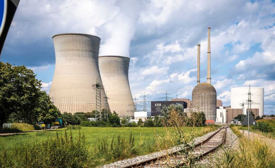 Deutschland verharrte erneut auf Platz acht der größten Erzeuger von Kernkraft. Die Bilanz blieb mit 64,4 Terawattstunden allerdings 14,5 Prozent unter dem Vorjahresergebnis, wie BP berichtete. Das war der zweitgrößte Rückgang der Top 10. Das größte Minus konnte Deutschland in der Bilanz von 2009 bis 2019 vorweisen. Den Angaben zufolge verringerte sich der erzeugte Atomstrom im Durchschnittlich jährlich um 5,7 Prozent.