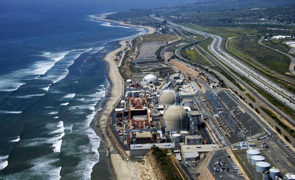 Die USA haben hingegen den erzeugten Atomstrom in den vergangenen Jahrzehnten kaum verändert. Sie zehren aber von einem riesigen Vorsprung, der China noch für geraume Zeit auf Abstand halten dürfte. BP bezifferte die Produktionsmenge im Atomsektor für 2020 auf 831,5 Terawattstunden, 2,7 Prozent weniger als im Vorjahr. Damit entfiel erneut fast ein Drittel der weltweit erzeugten Nuklearenergie (30,8 Prozent) auf die Vereinigten Staaten.