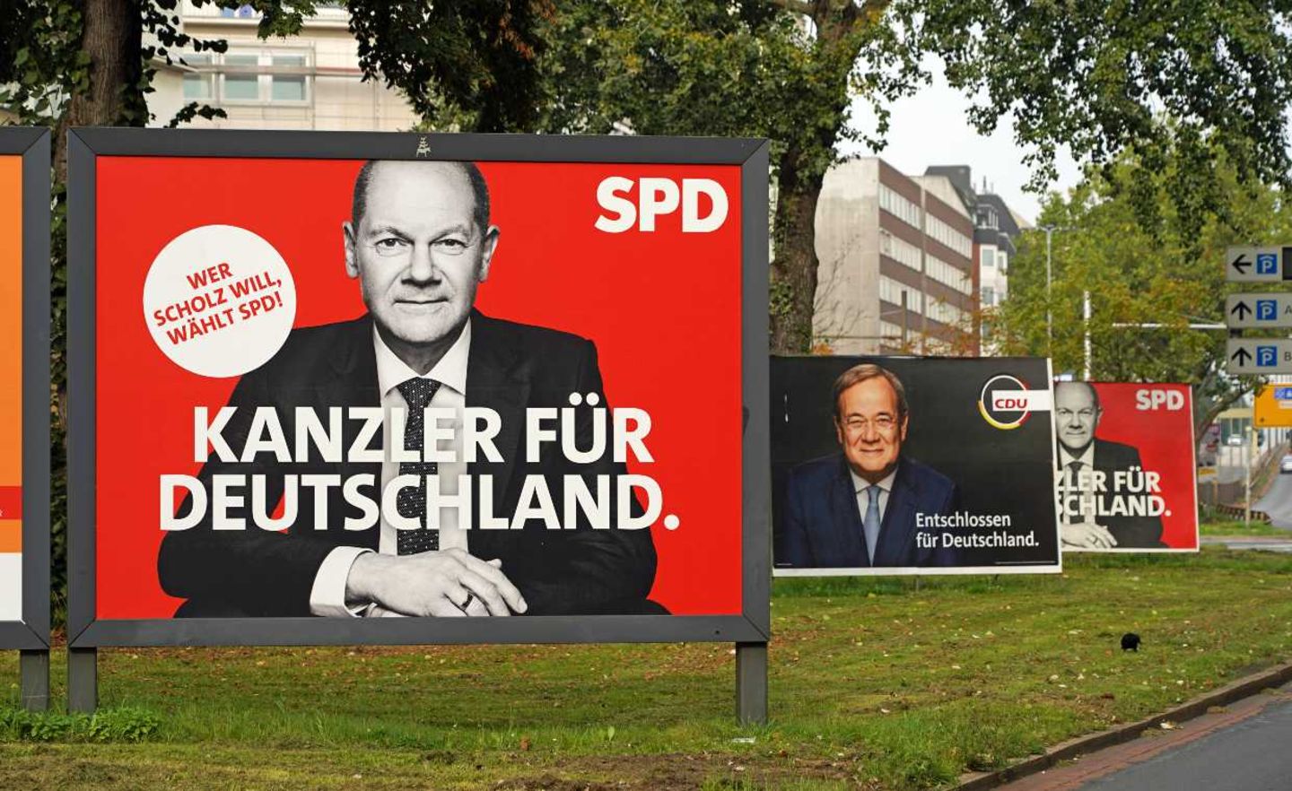 Wahlplakate für die Bundestagswahl: Olaf Scholz geht als Favorit ins Rennen