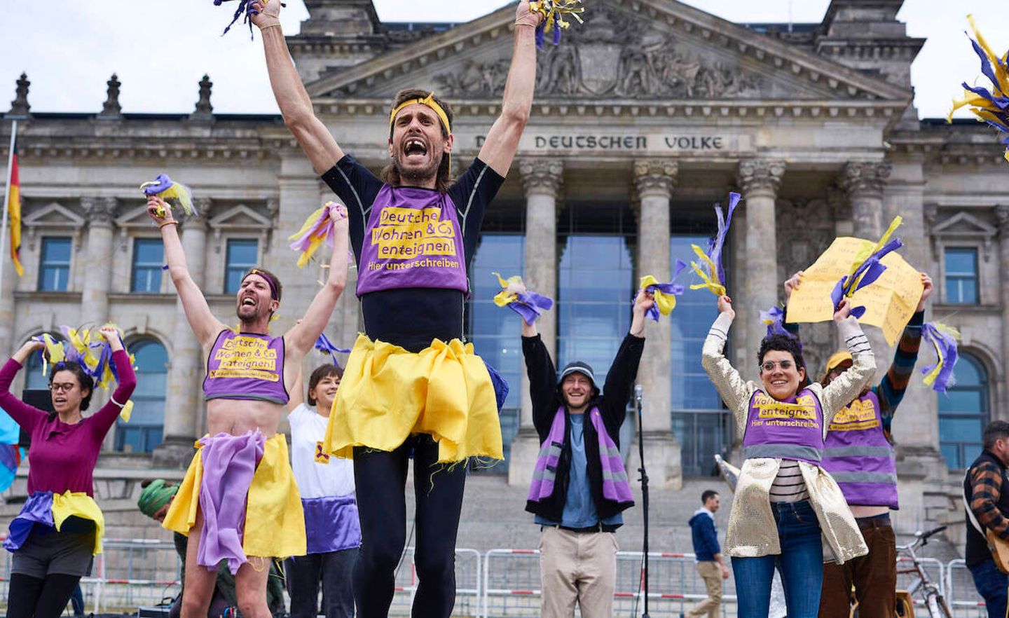 Am Wahltag ist die Freude über den Sieg noch groß. Wie lange sie anhalten wird, ist ungewiss. Foto: IMAGO / Mike Schmidt