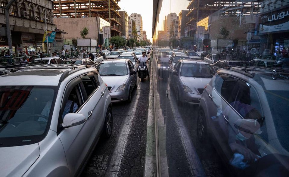 Der Iran war eines von zwei Ländern der Top 10, die 2020 sogar mehr CO2 freigesetzt haben als im Vorjahr. Die Bilanz stieg um 0,4 Prozent auf 649,6 Millionen Tonnen. Der Iran tauschte daher die Plätze mit Deutschland.