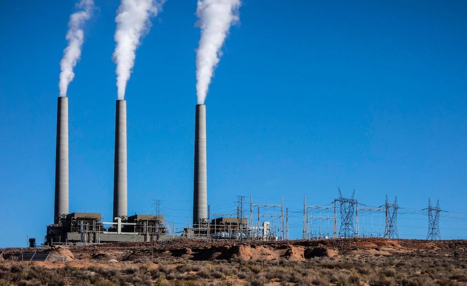 Die USA kamen mit fast doppelt so viel CO2 wie Indien (4,43 Milliarden Tonnen) wie im Vorjahr auf Platz zwei der Rangliste. Der Ausstoß brach den Angaben zufolge um 11,5 Prozent ein. Das war ganz knapp vor Deutschland der zweitgrößte Rückgang in der Spitzengruppe. Von 2009 bis 2019 war der Ausstoß von CO2 jährlich im Schnitt um 0,6 Prozent gesunken.