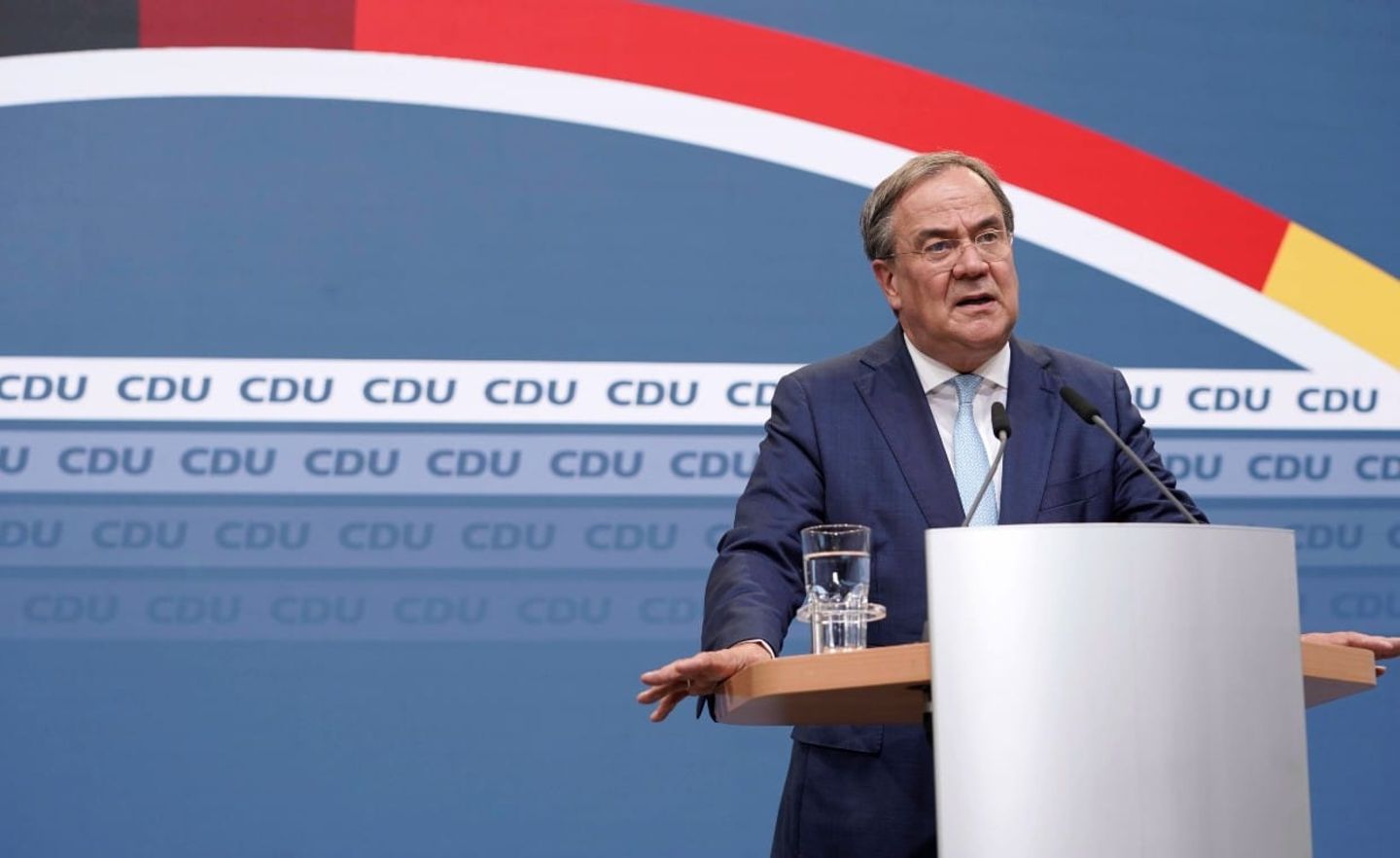 CDU-Chef Laschet will Platz für einen Neuanfang machen - aber noch nicht sofort