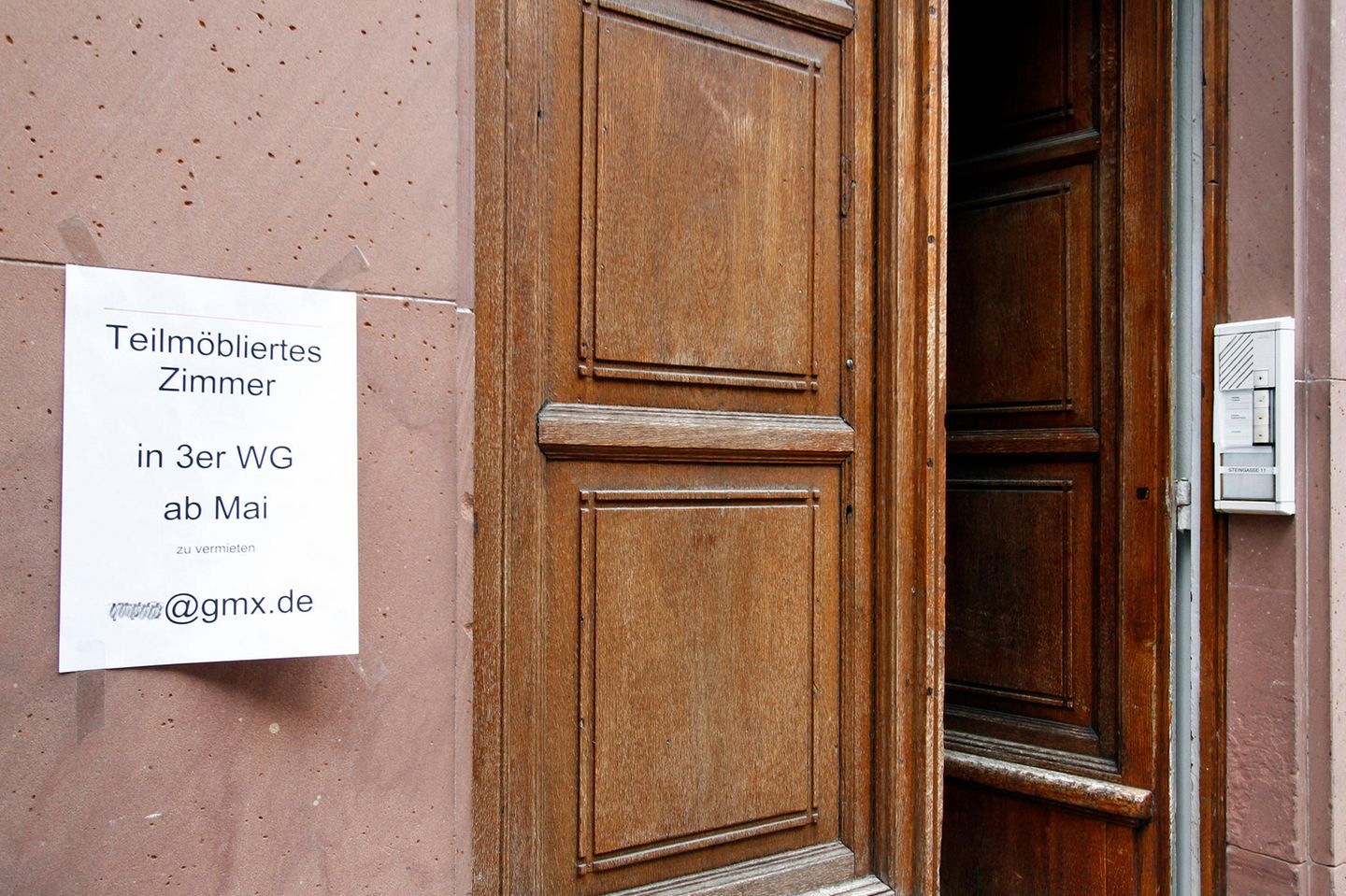 Freies WG-Zimmer: Anschlag an einem Hauseingang in Heidelberg