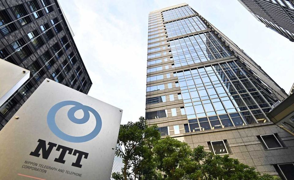 Nippon Telegraph & Telephone Der Telekommunikationsanbieter Nippon Telegraph & Telephone beschäftigt sich mit vielem, Telegramme und Telefone spielen dabei kaum eine Rolle mehr. Jüngst hat der unter dem Kürzel NTT weltweit umtriebige Konzern bekannt gegeben, die Leistung seiner Rechenzentren um 20 Prozent ausbauen zu wollen. Zudem will NTT den Bedarf an privaten 5G-Netzen zur schnelleren Übertragung und Speicherung von Daten noch besser decken. Trotz der Größe ist der Konzern mit einem Kurs-Cashflow-Verhältnis von 3,4 günstig.