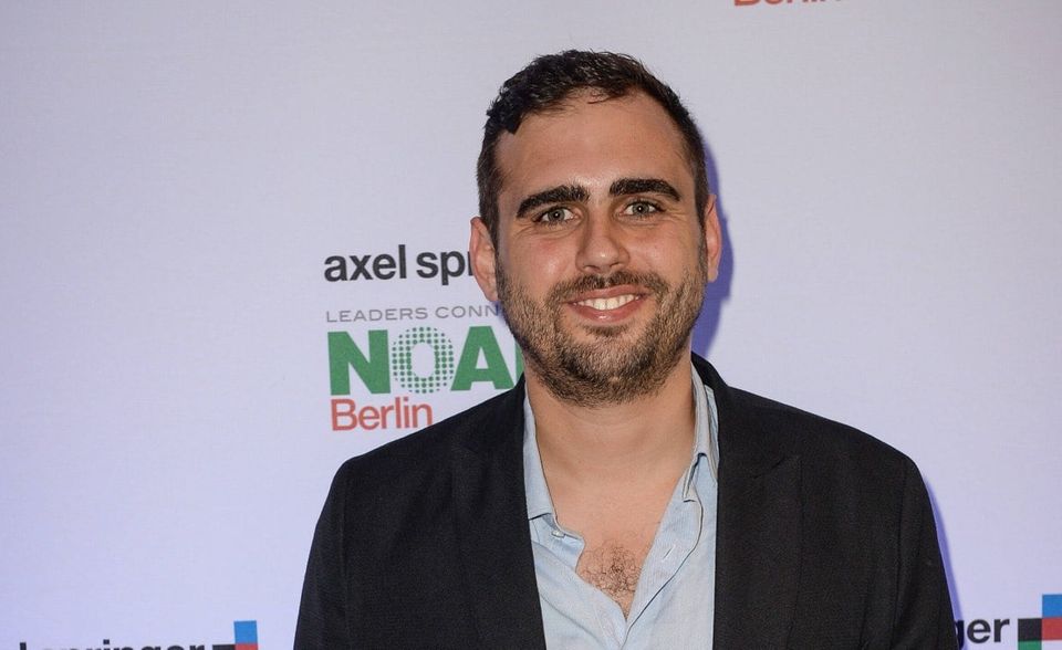 Ginge es bei diesem Ranking um die meisten Instagram-Follower, dann würde wefox-Gründer und -CEO Julian Teicke den ersten Platz belegen. Rund 21.300 Abonnenten zählt Teicke dort – und damit mehr als doppelt so viele wie auf Twitter (10.200). Seinen Twitter-Account hat Teicke seit 2015. Dort veröffentlicht er Tweets rund um sein Unternehmen, aber auch über sportliche Themen wie die Champions League oder die Olympischen Spiele. Rechnet man nun auch noch seine Linkedin-Abonnenten dazu, zählt Teicke zu den sieben deutsche Unternehmenslenkern mit den meisten Social-Media-Followern. Nur auf Twitter bezogen reicht es immerhin für Platz neun.