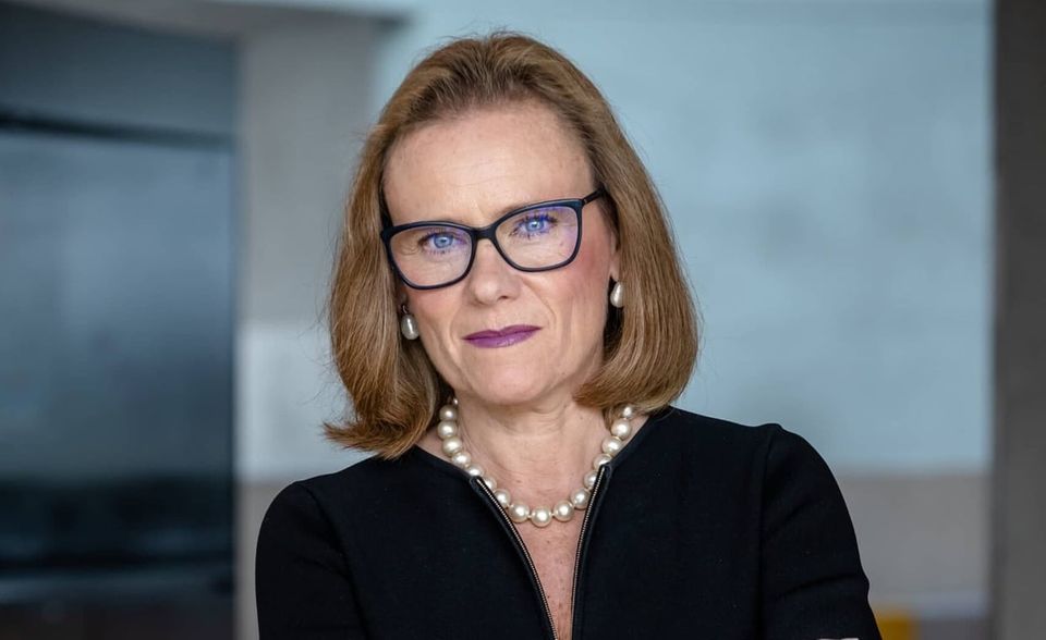 Seit Mai 2021 führt Belén Garijo die Geschäfte beim Pharmariesen Merck. Damit ist die Spanierin die erste Frau, die einen Dax-Konzern führt – und auch die einzige Dax-Vorständin in diesem Ranking. Ihre 48.134 Abonnenten folgen Garijo ausschließlich bei Linkedin, auf den anderen Social-Media-Kanälen hat sie keinen Account.