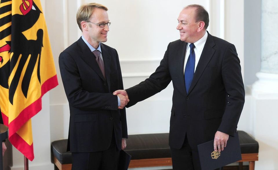 2011 rückte Weidmann als Nachfolger von Axel Weber an die Bundesbankspitze. Weidmann studierte einst bei Weber und war der bislang jüngste Chef der Bundesbank.