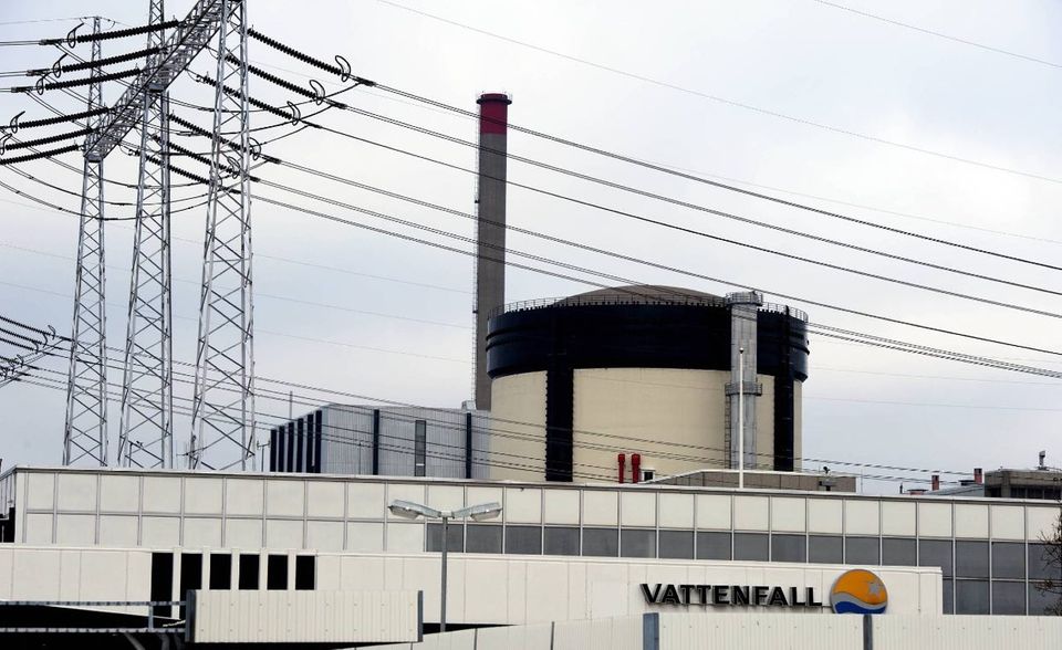 #10 Schweden Schweden hat laut BP 2020 rund 0,48 Exajoule an Atomenergie verbraucht (zur Einordnung: Der Primärenergiebedarf der gesamten Weltbevölkerung belief sich 2020 auf 557 Exajoule). Damit kam es auf der Rangliste der größten Nutznießer von Strom aus Kernkraft auf Platz zehn. Kein Land der Top 10 hat den Verbrauch während der Corona-Krise derart stark zurückgefahren wie Schweden. BP meldete einen Einbruch um 19,1 Prozent im Vergleich zum Vorjahr. In der Bilanz von 2009 bis 2019 hat der schwedische Atomenergie-Verbrauch jedoch im Schnitt pro Jahr um 1,8 Prozent zugelegt. Hier spalteten sich die Top 10 gleichmäßig in Länder mit einem Langzeit-Plus und einem Langzeit-Minus.