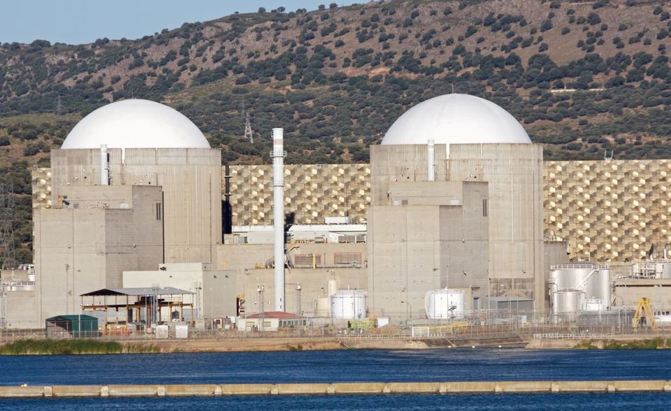 #9 Spanien Spanien belegte mit 0,52 Exajoule Atomenergie weltweit Platz neun. Der Verbrauch lag mit minus 0,8 Prozent leicht unter dem Niveau des Vorjahres. Beim Langzeittrend kam Spanien auf einen minimalen jährlichen Zuwachs von 0,4 Prozent.