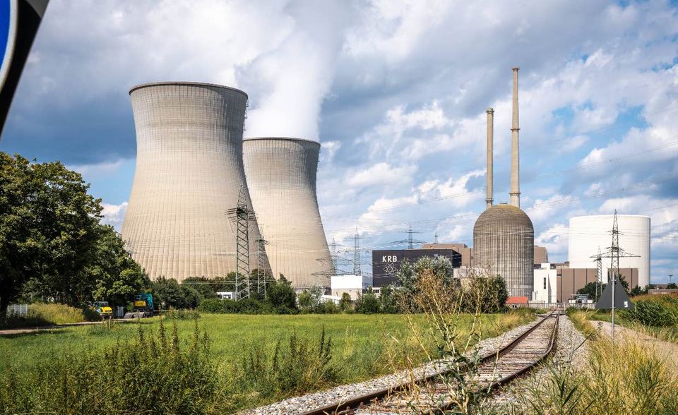 In Deutschland stehen hingegen noch alle Zeichen auf Atomausstieg. Der Verbrauch brach den Angaben zufolge 2020 um 14,8 Prozent auf 0,57 Exajoule ein. Das war mehr als doppelt so viel wie beim Langzeittrend. Von 2009 bis 2019 nahm der Konsum von Kernkraft demnach hierzulande im Schnitt pro Jahr um 6,2 Prozent ab.