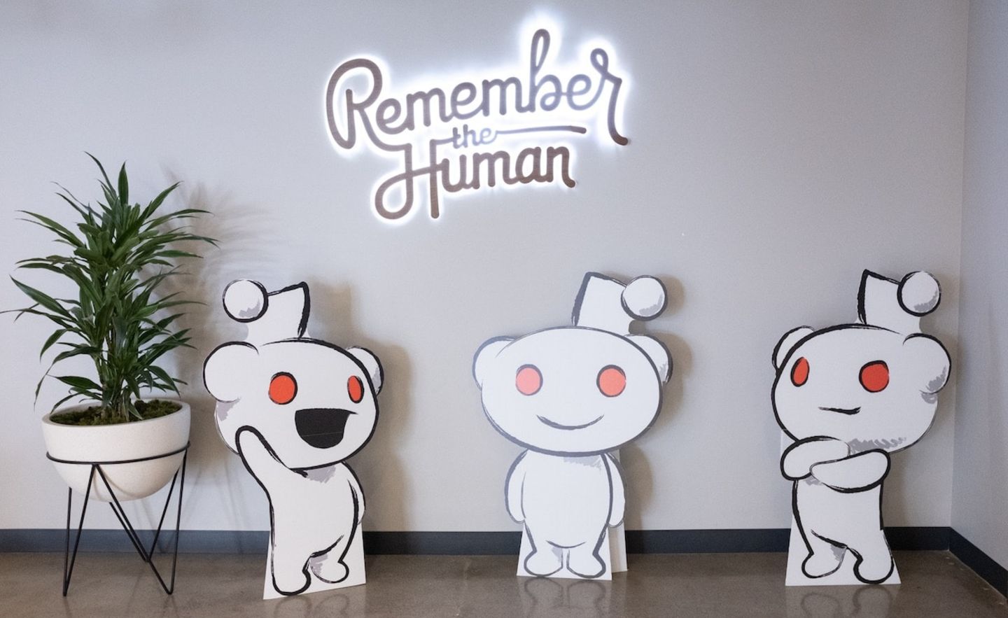 Ein „zeitreisender Außerirdischer“ namens Snoo ist das Reddit-Maskottchen