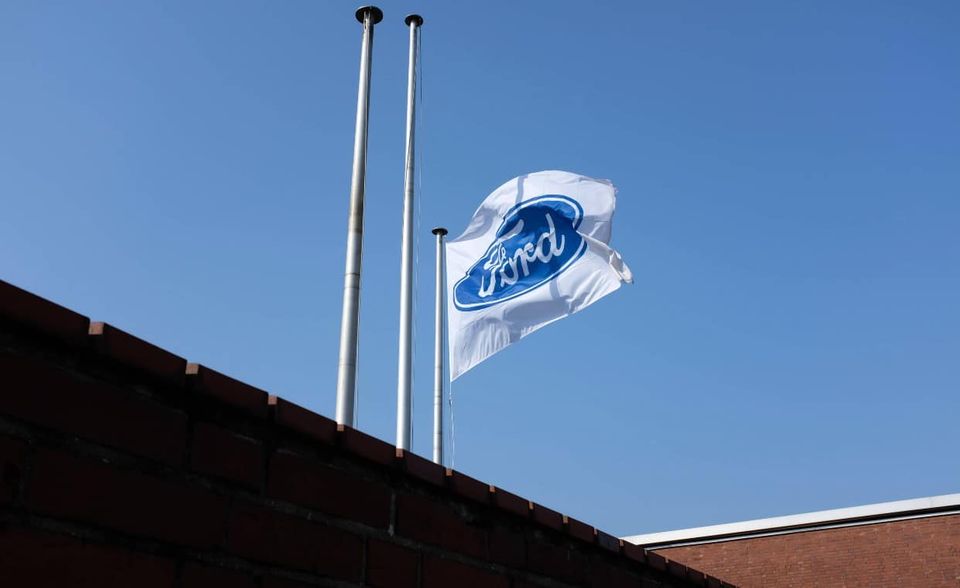 Mit der Ford Motor Company auf Platz fünf führte der Familienindex einen weiteren Autobauer in den Top 10. Die Nachfahren des Firmengründers Henry Ford halten laut der Analyse 40,0 Prozent der Anteile an dem börsennotierten Unternehmen und stellen zwei der 16 Aufsichtsratsmitglieder. Der Umsatz des einstigen Marktführers belief sich zuletzt auf 127,1 Mrd. Dollar.