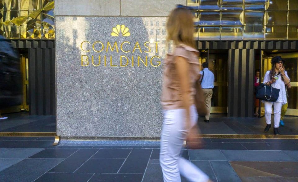 Comcast ist ein Riese in der weltweiten Medienbranche. Das Konglomerat mit Sitz in Philadelphia ist der größte Kabel-TV- und Internetanbieter der USA und eine der größten Sendeanstalten der Welt. Zu Comcast gehören die Senderfamilie NBC, das Filmstudio Universal Pictures und die Sky Group. Comcast wurde 1963 von Ralph Roberts gegründet. Sein Sohn Brian Roberts führt heute das Unternehmen. Es belegte mit einem Umsatz von 103,6 Mrd. Dollar Platz neun des Rankings. Knapp 34 Prozent der Anteil werden dem Index zufolge von der Gründerfamilie kontrolliert.