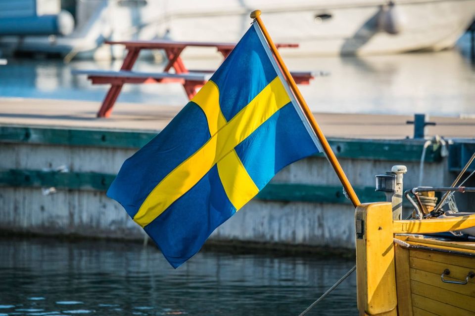In Schweden zahlen Arbeitnehmer 2.5 Prozent ihres Bruttoeinkommens in one Fonds ein.