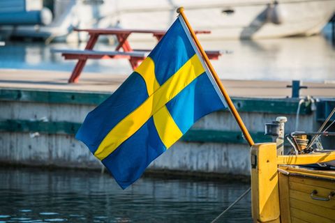 In Schweden zahlen Arbeitnehmer 2,5 Prozent ihres Bruttoeinkommens in einen Fonds ein.