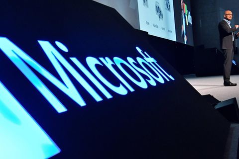 Microsoft-CEO Satya Nadella spricht auf einer Konferenz