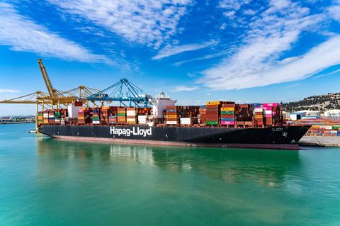 Die Reederei Hapag-Lloyd hat ihre Prognose für dieses Jahr angehoben