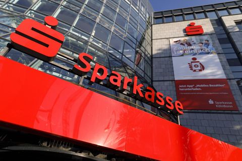 Sparkassen-Logo am Standort der Kreissparkasse Köln