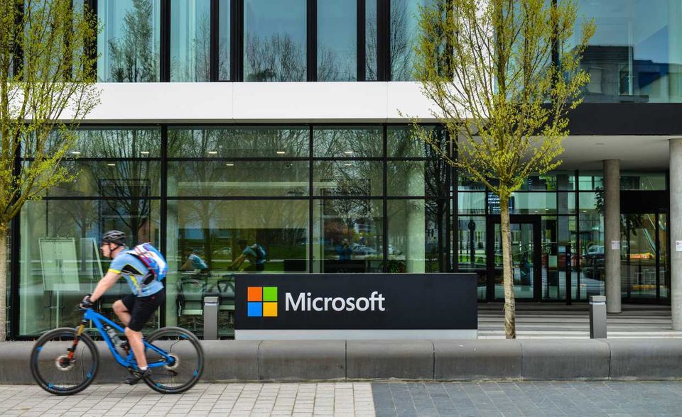 6,8 Mrd. Euro Umsatz im Geschäftsjahr 2020 bedeuteten im AmCham-Ranking für Microsoft Deutschland Platz sechs. Der hiesige Ableger des US-Software-Konzerns hat seine Zentrale in München-Schwabing. Vorsitzende der Geschäftsführung ist seit November 2020 Marianne Janik.