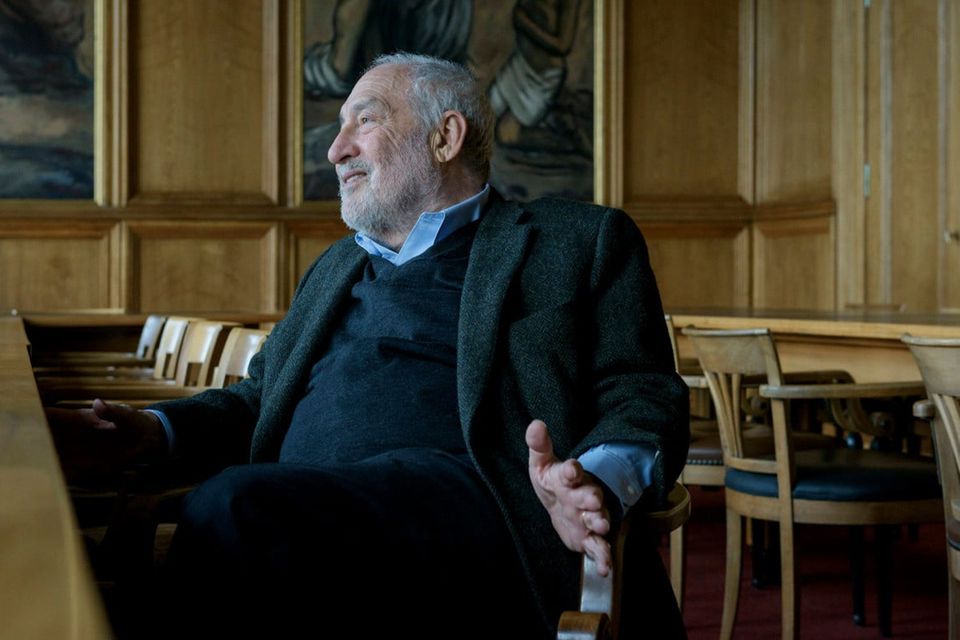 Joseph E. Stiglitz erhielt 2001 den Alfred-Nobel-Gedächtnispreis für Wirtschaftswissenschaften. Heute ist er Professor an der Columbia University.