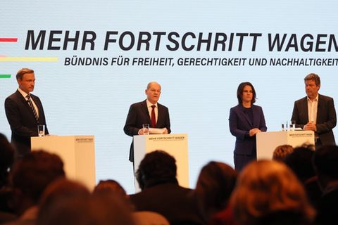 Die Spitzen von FDP, SPD und Grünen haben am Mittwoch den Koalitionsvertrag vorgestellt