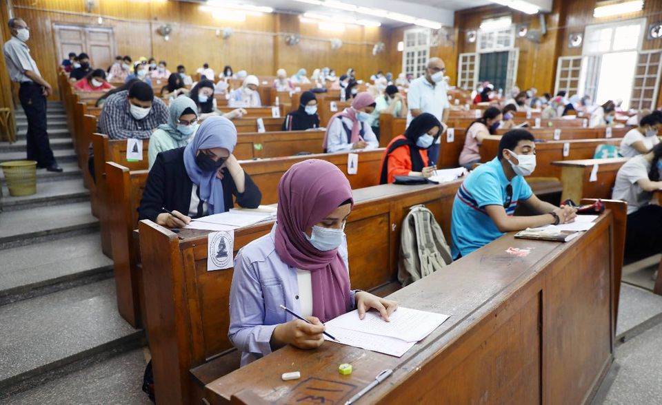 Die Universität Kairo ist in diesem Ranking gemessen an der Qualität die beste Hochschule. Sie belegte im „World University Ranking 2022“ von THE einen Platz zwischen den Rängen 601 und 800. Gemessen an der Größe kam sie mit 231.150 Studierenden auf Platz drei. Knapp 39 von ihnen entfielen im Schnitt auf eine Lehrkraft. Drei Prozent stammten aus dem Ausland. Die Universität Kairo wurde 1908 gegründet.