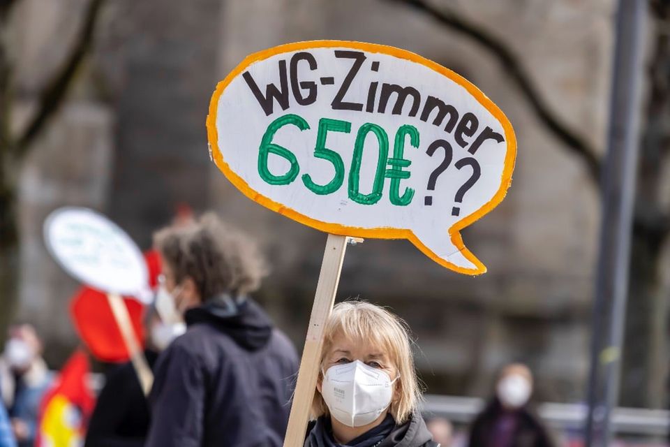 Protestkundgebung in Stuttgart für bezahlbare Mieten und eine soziale Wohnungspolitik.