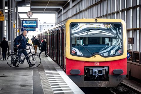 Die S-Bahn in Berlin streicht einzelne Fahrten, weil sich vermehrt Lokführer krankgemeldet haben