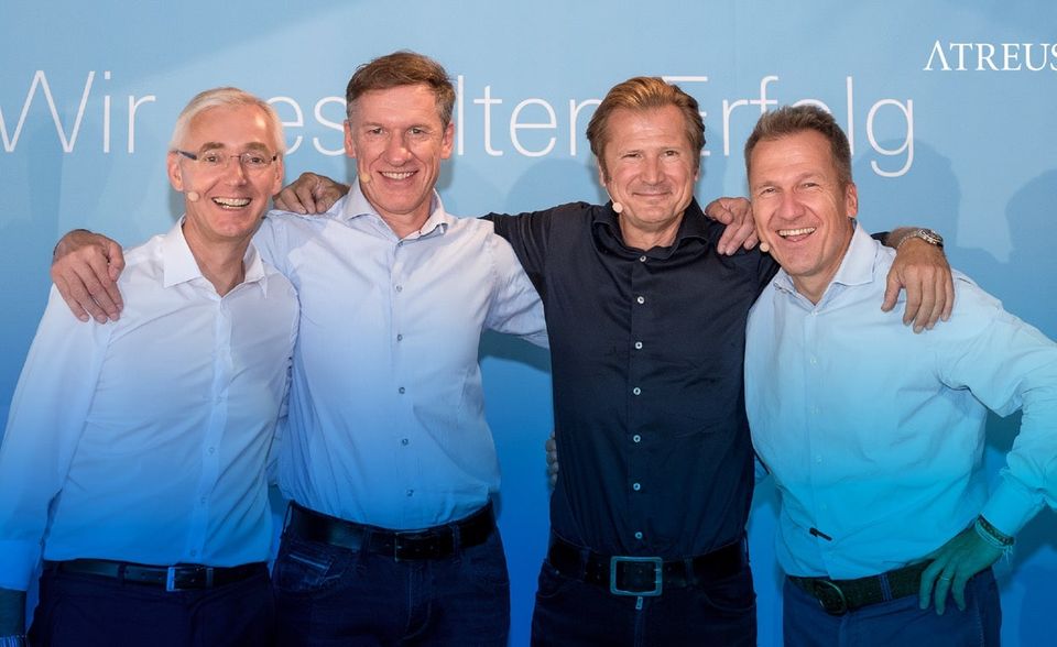 Atreus ist Hidden Champion in der Kategorie „Interim Management“ (v.l.n.r.: Harald Linné, Uwe Gehrmann, Rainer Nagel, Christian Frank): Die Münchner springen ein, wenn in Unternehmen zeitlich befristet spezielle Kompetenzen benötigt werden, etwa bei Restrukturierungen. Zum Netzwerk gehören mehr als 10 000 Experten.
