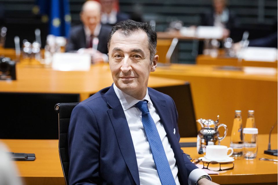 Cem Özdemir nimmt an der konstituierenden Kabinettssitzung teil