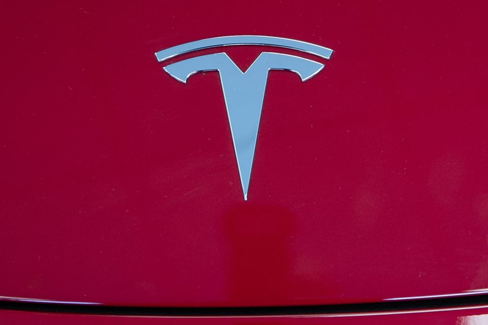 Fraser Perring wettet nun gegen Tesla