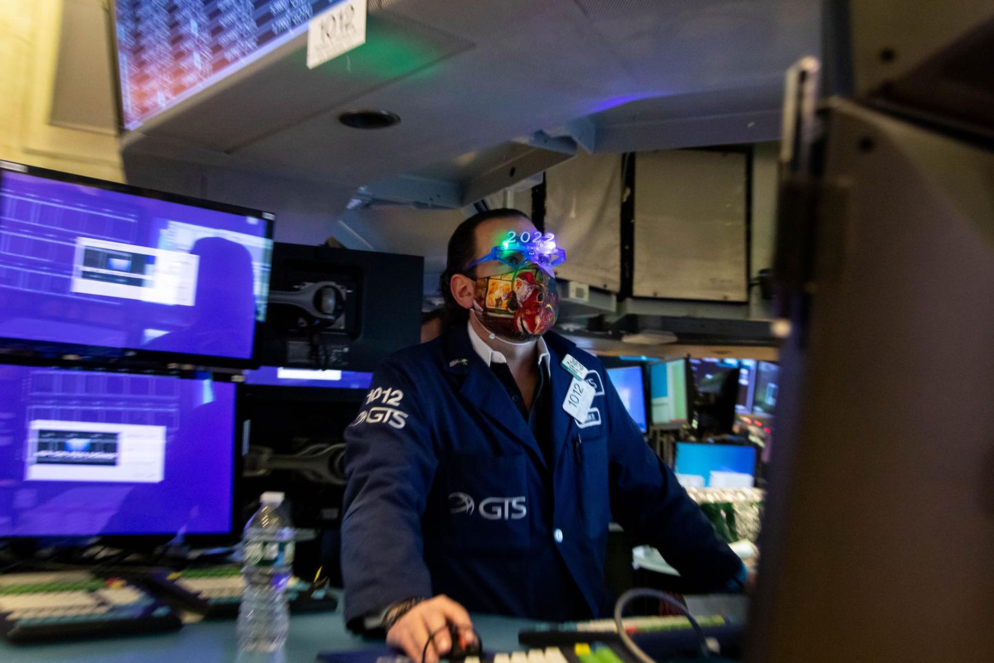 Aktienhändler an der New Yorker Börse am letzten Handelstag 2021