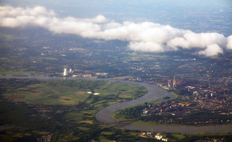 #3 Ungarn Drei Länder teilen sich Platz drei der europäischen Staaten mit den niedrigsten Energiepreisen. Ungarn zahlen aktuell weniger als die Hälfte für Energie als Deutsche. Destatis verzeichnete nur 43 Prozent der hiesigen Preise für Strom oder Gas. Ungarn mussten selbst für ihre Verhältnisse vergleichsweise wenig für Energie berappen. Sie kamen in dieser Kategorie unter 37 Ländern auf Platz 33, bei den allgemeinen Lebenshaltungskosten insgesamt war es hingegen Platz 28.
