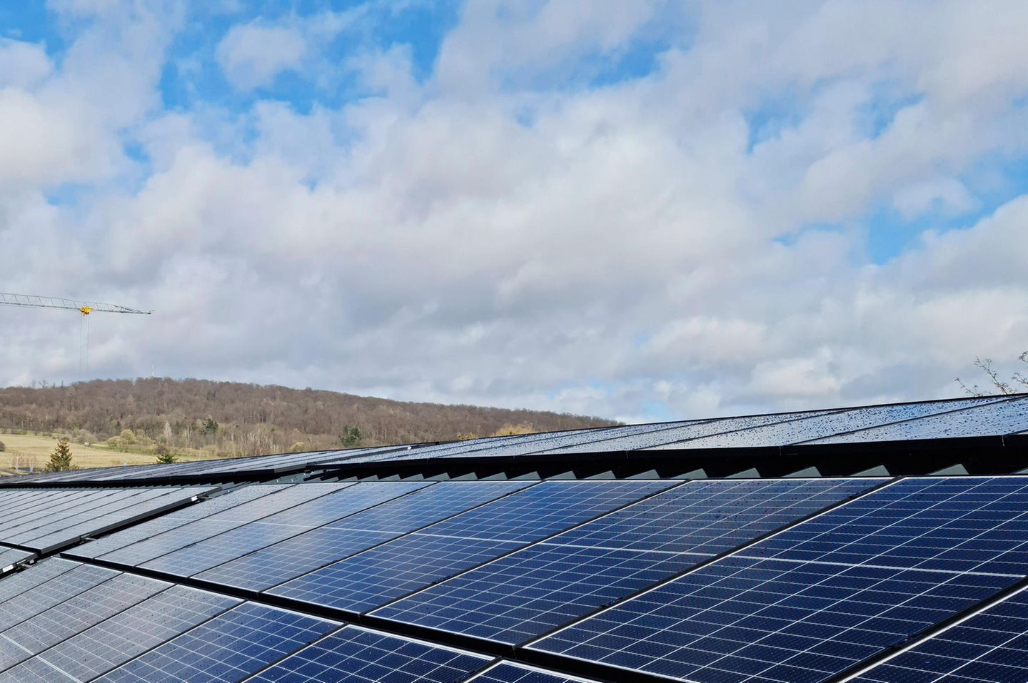 Solar-Panele auf einem Dach