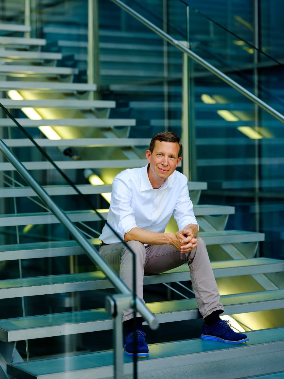 BILD Thomas Ogilvie, ist seit vier Jahren Personalvorstand und Arbeitsdirektor bei der Deutschen Post DHL Group. Er hat Psychologie studiert und in Wirtschaftswissenschaften promoviert. Der 44-Jährige ist zuständig für mehr als eine halbe Million Beschäftigte rund um den Globus. Der Bonner Konzern zählt zu den weltweit größten Arbeitgebern.