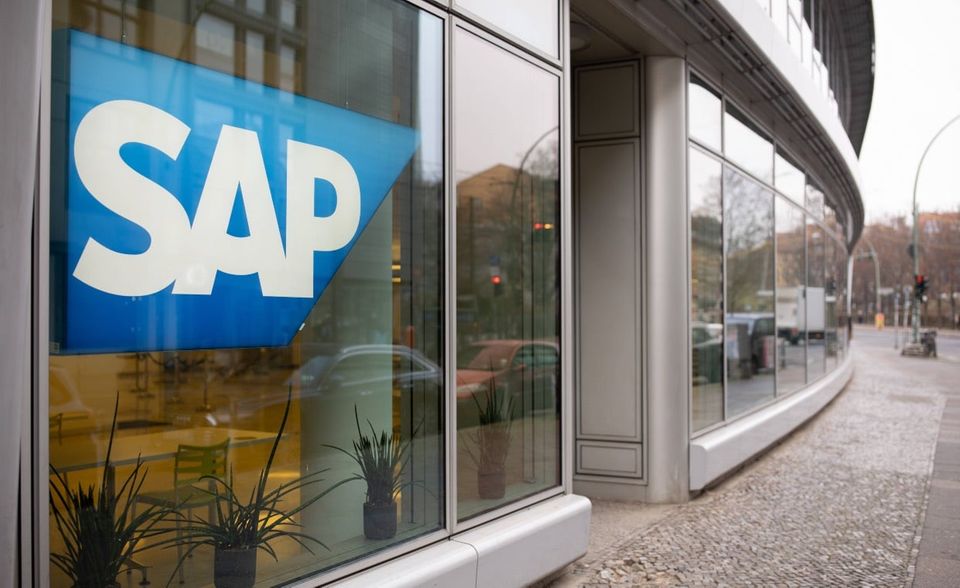 SAP hingegen konnte ebenfalls nicht mit dem weltweiten Wertzuwachs Schritt halten. Das Softwareunternehmen steigerte sich zwar laut den Analysten um sieben Prozent. 30,1 Milliarden Dollar Markenwert reichten im harten internationalen Wettkampf aber nur noch für Platz 20, zwei Ränge schlechter als im Vorjahr.