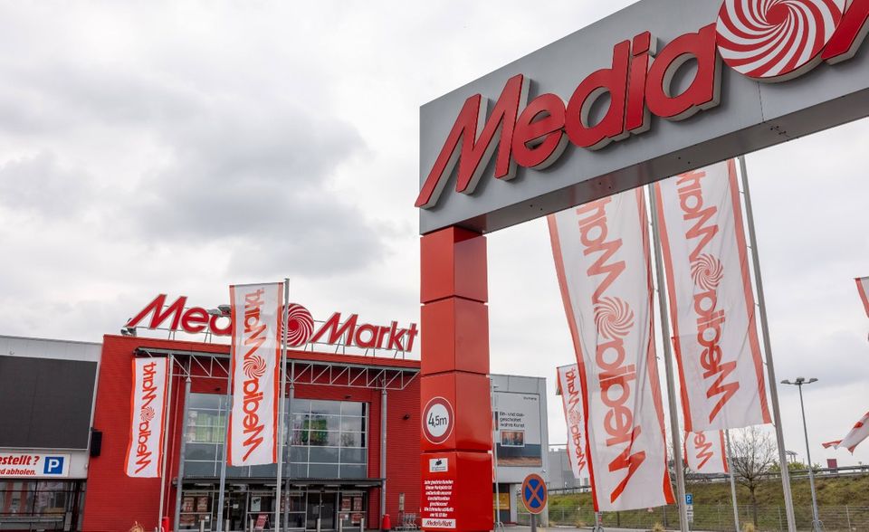 MediaMarkt landete mit einem Indexwert von 27,8 Punkten im Gesamt-Ranking auf Platz sieben. YouGov hatte auch noch Unterkategorien von Einzelhandelsunternehmen abgefragt: Unter den klassischen Einzelhandelsgeschäften reichte es für MediaMarkt für Platz vier.
