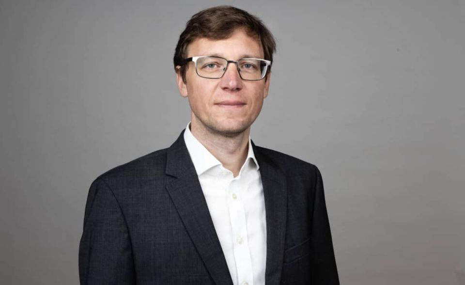 Georg Zachmann, ist seit 2009 Senior Fellow bei der unabhängigen Brüsseler Denkfabrik Bruegel. Zu seinen Forschungsschwerpunkten zählen die europäische Energie- und Klimapolitik, darunter der europäische Emissionshandel, der europäischen Strommarkt und die europäische Politik für erneuerbare Energien