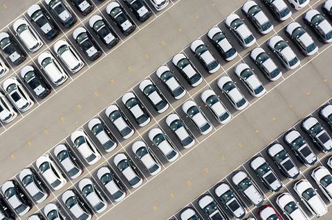 Spielen mit Capital: Schiebepuzzle: Neuwagen auf Halde