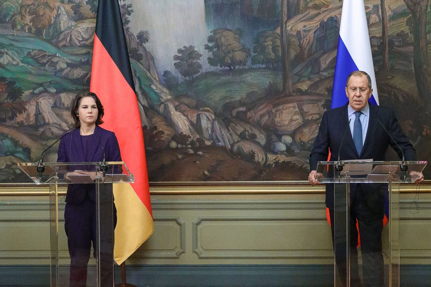 MOSCOW, RUSSIA - JANUARY 18, 2022: Germany s Foreign Minister Annalena Baerbock L and Russia s Foreign Minister Sergei Lavrov give a joint press conference following their meeting at the Russian Foreign Ministry s Reception House. Russian Foreign Ministry/TASS PUBLICATIONxINxGERxAUTxONLY TS11F906