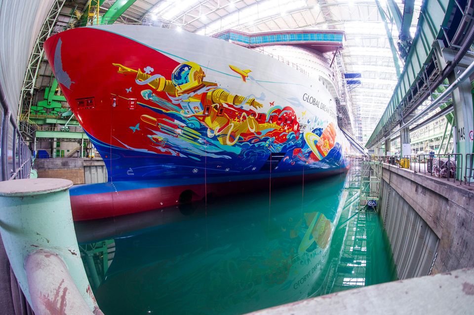 BILD Blick auf das in Bau befindliche Kreuzfahrtschiff Global Dream