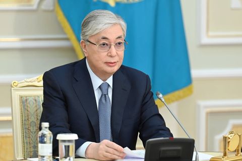 Kasachstans Staatschef Kassym-Schomart Tokajew hat nach regierungskritischen Protesten Schlüsselposten neu besetzt.